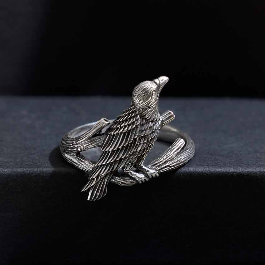 Raven Ring