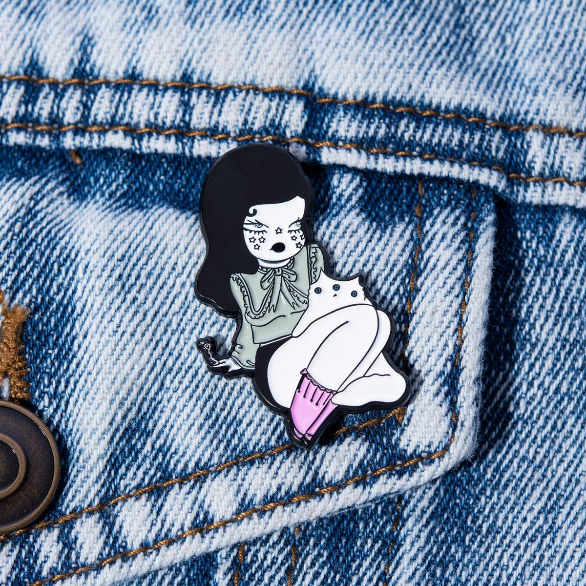 Atisbar Blanco Pin