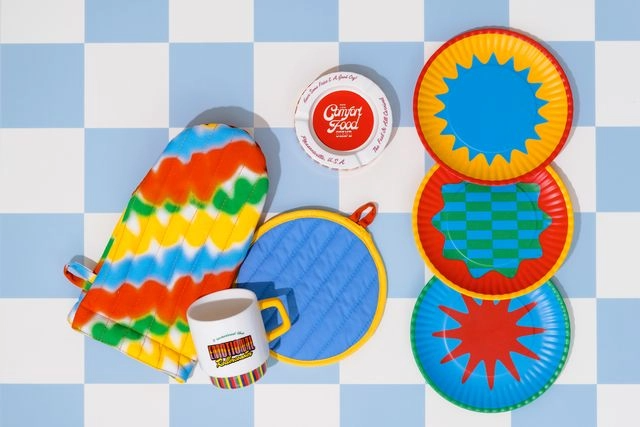 Colorful Oven Mitt and Pot Holder Set